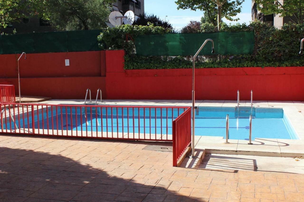 マドリードVivienda Familiar Con Jardin Junto A Ifemaアパートメント エクステリア 写真