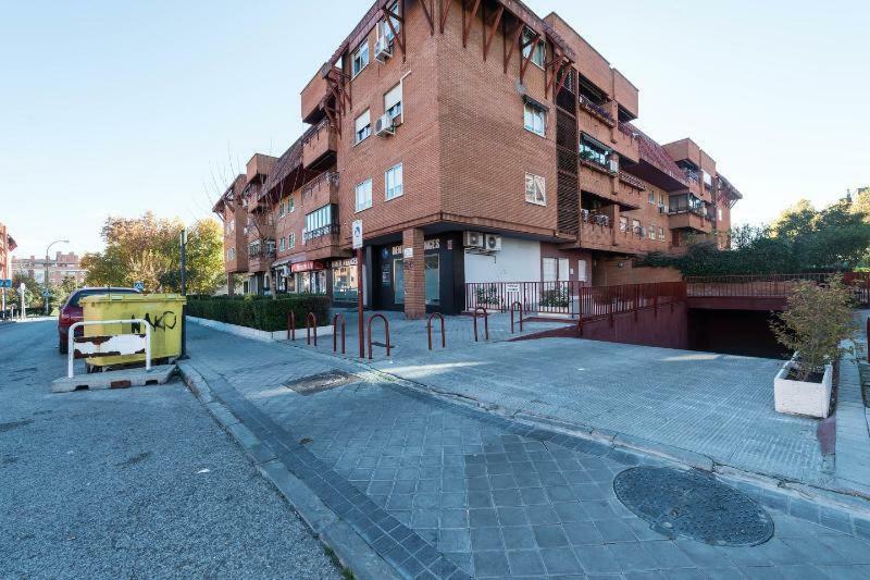 マドリードVivienda Familiar Con Jardin Junto A Ifemaアパートメント エクステリア 写真